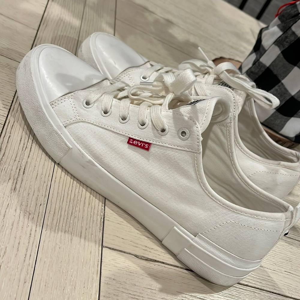 White Levis Womens sneakers - size 11
